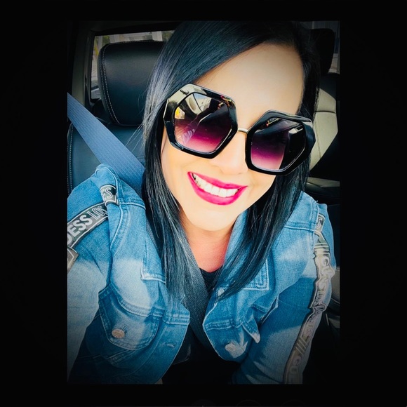 Meet your Posher, Patty - Picture 1 of 1